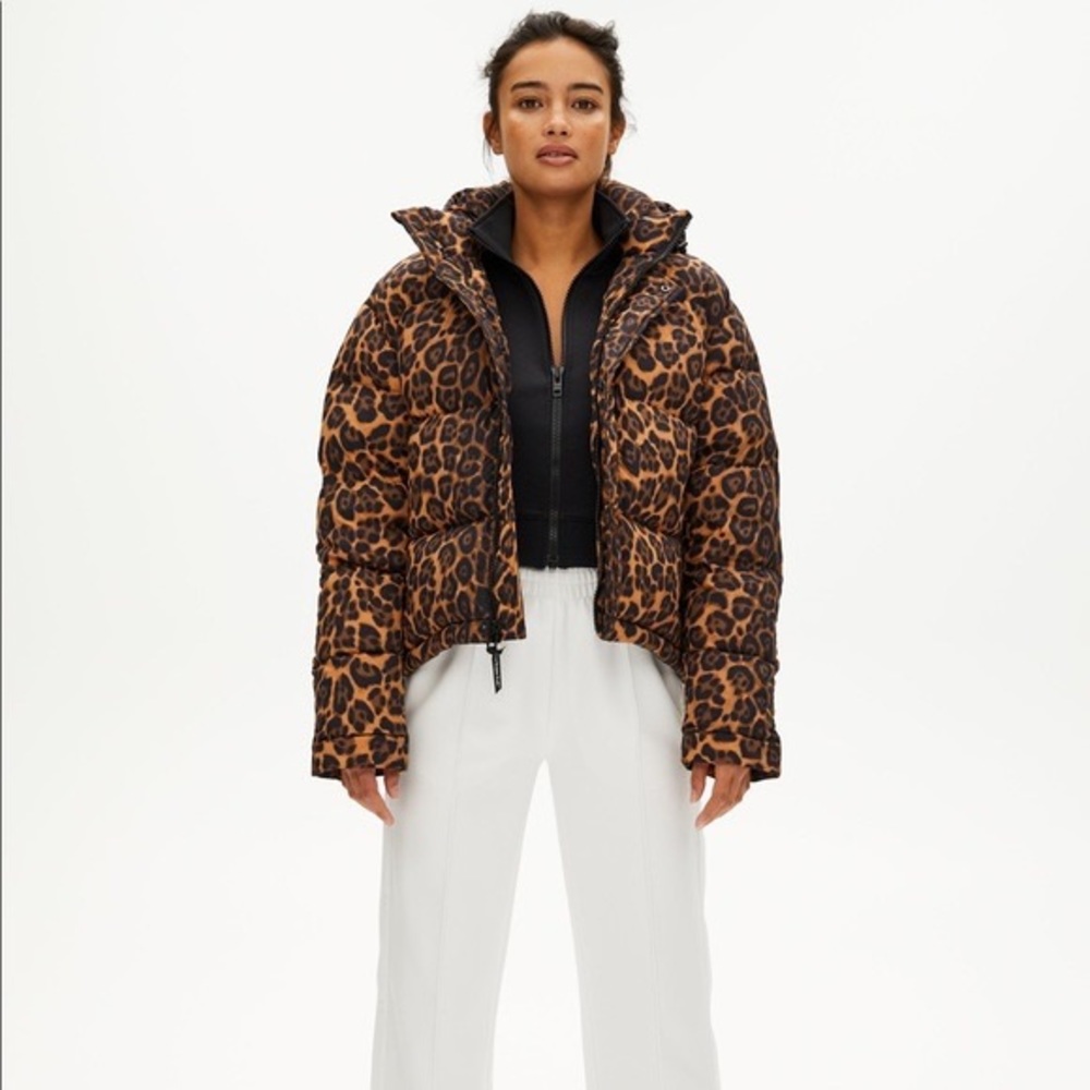 ARITZIA TNA Super Puff Shorty